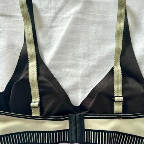 Alo Yoga Ivy Airlift Line Up Bra Size Small, Green, NWOT - Picture 5 of 7